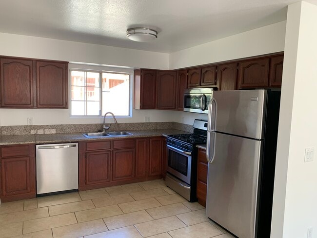 Photo - 1710 S Redondo Blvd Unidad 2