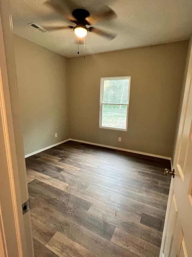 Photo - 3 bedroom 2 bath 2 car garage Bolivar MO