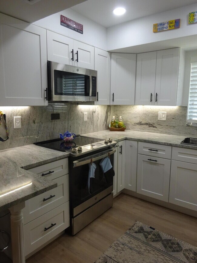Photo - 2864 Crosley Dr E
