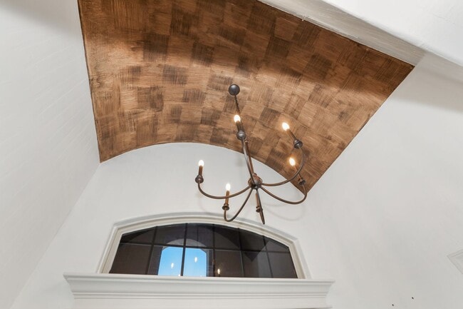 Photo - Stunning with 4 bedrooms in City View!