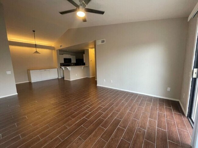 Photo - 2035 S Elm St