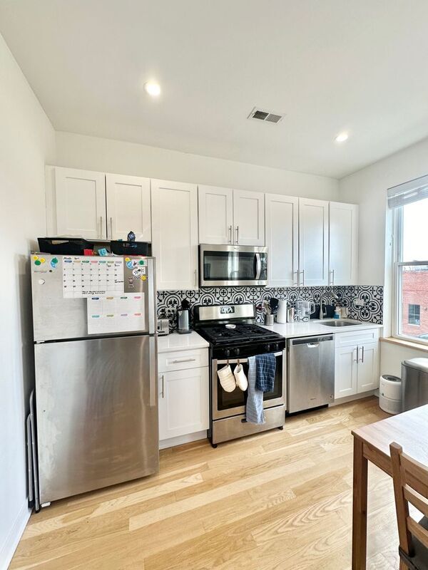Photo - 1644 W Cermak Rd Unidad 2F Rental