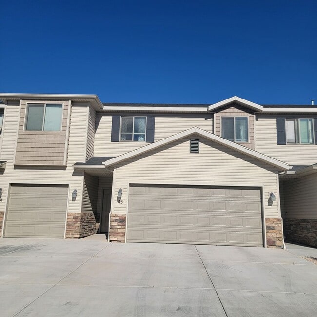 Photo - Spacious Modern Townhome