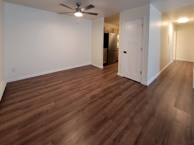Photo - Cottonwood Creek Apartments
