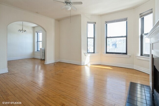 Photo - 1200 W Addison St Unit 3E