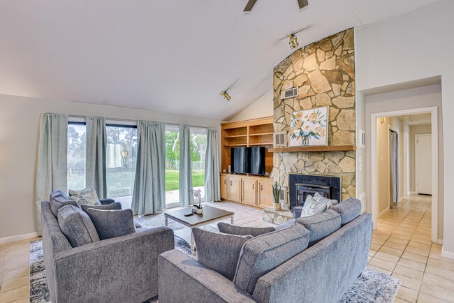 Photo - 634 Kettle Creek Dr