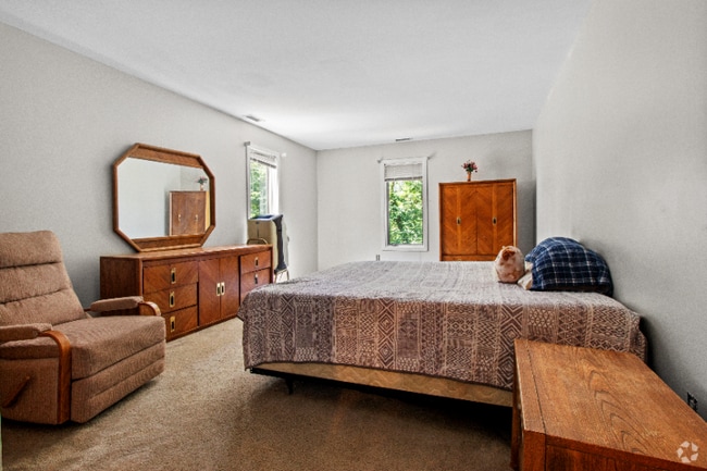 Building Photo - 80 Ravens Croft Rd Rental
