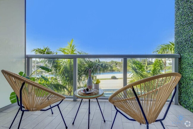 Building Photo - 2602 E Hallandale Beach Blvd Rental
