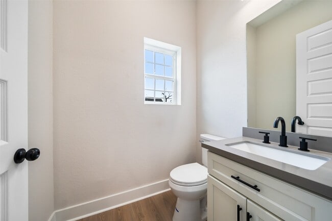 Building Photo - 1003 E 33rd St