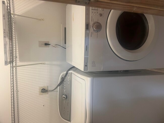 Photo - 2073 E Bond Dr