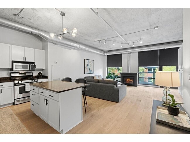 Building Photo - 720 N 4th St Unit 213