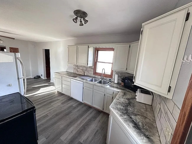 Photo - 620 3rd Ave W