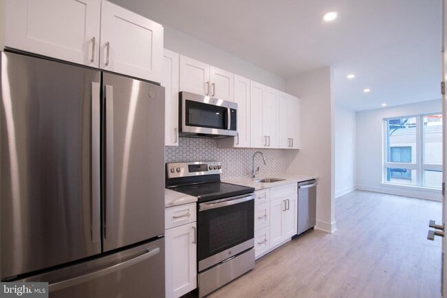 1325 N Lee St Unit 405