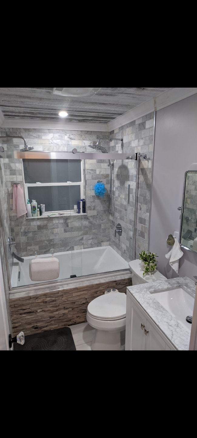 Photo - 4921 7th St N