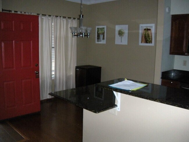 Photo - 915 W 23rd St Unit 105