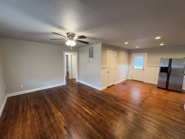 Photo - 707 N Main St