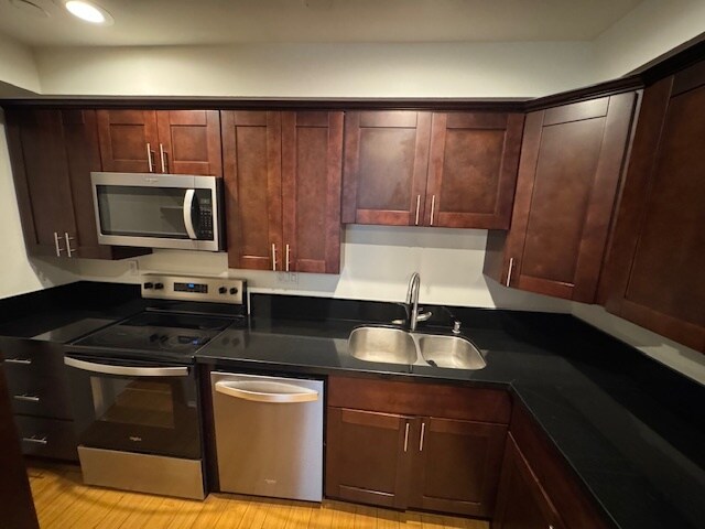 Kitchen #3 - 11035 Kittridge St Unit 151