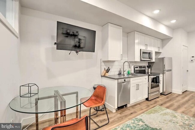 Building Photo - 2531 W Girard Ave Unit 1