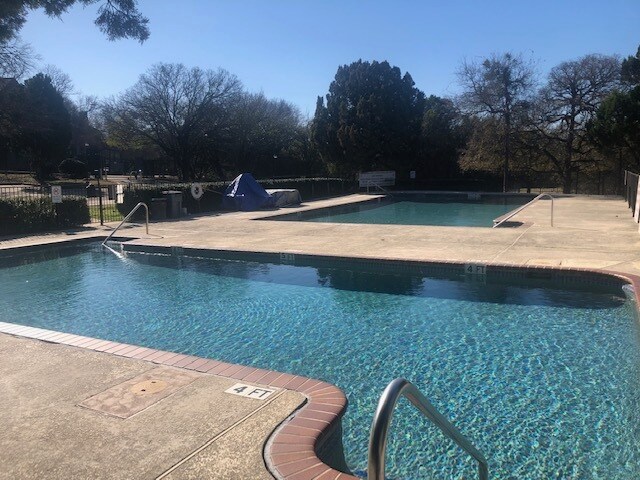 Plenty of common space - 2450 Wickersham Ln Unidad 107