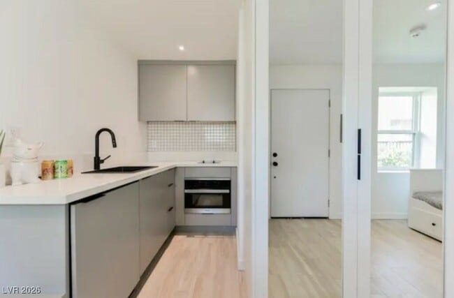 Building Photo - 715 S 3rd St Unit 9