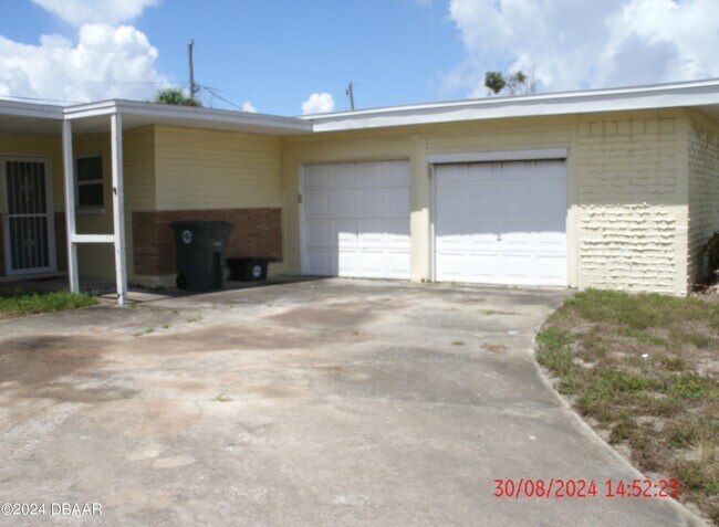Photo - 2537 Coral Way W