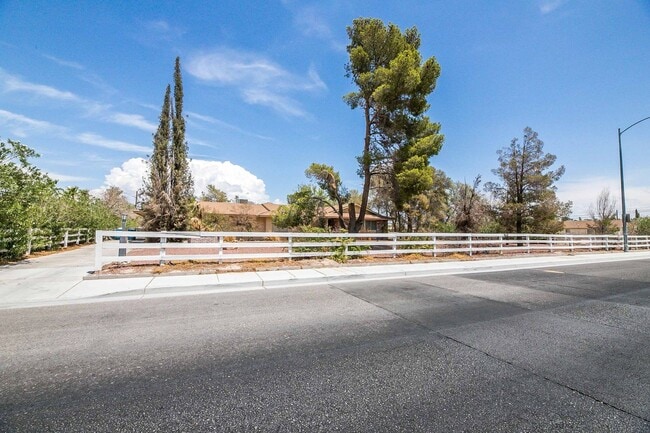 Photo - Charming 6 Bedroom property for rent!