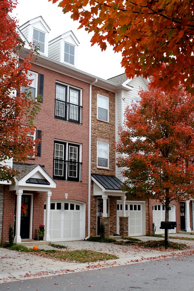 Building Photo - 5490 Glenridge Park NE