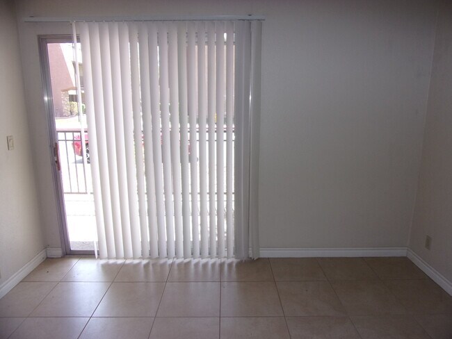 Photo - 4954 River Glen Dr Unidad 123