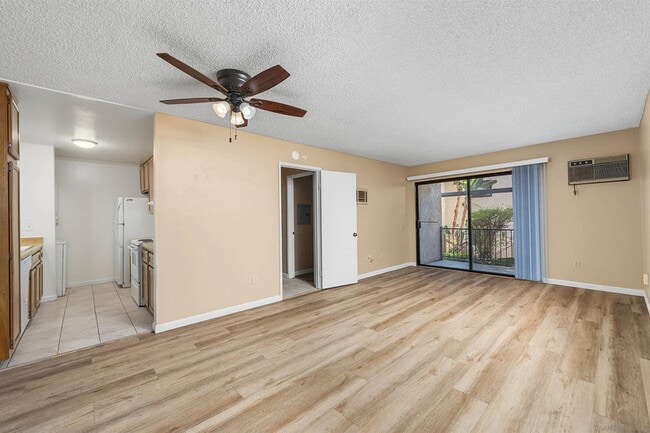 Building Photo - 6725 Mission Gorge Rd Unit 104B
