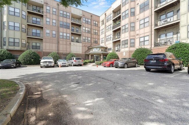 Building Photo - 898 Oak St SW Unit 1105