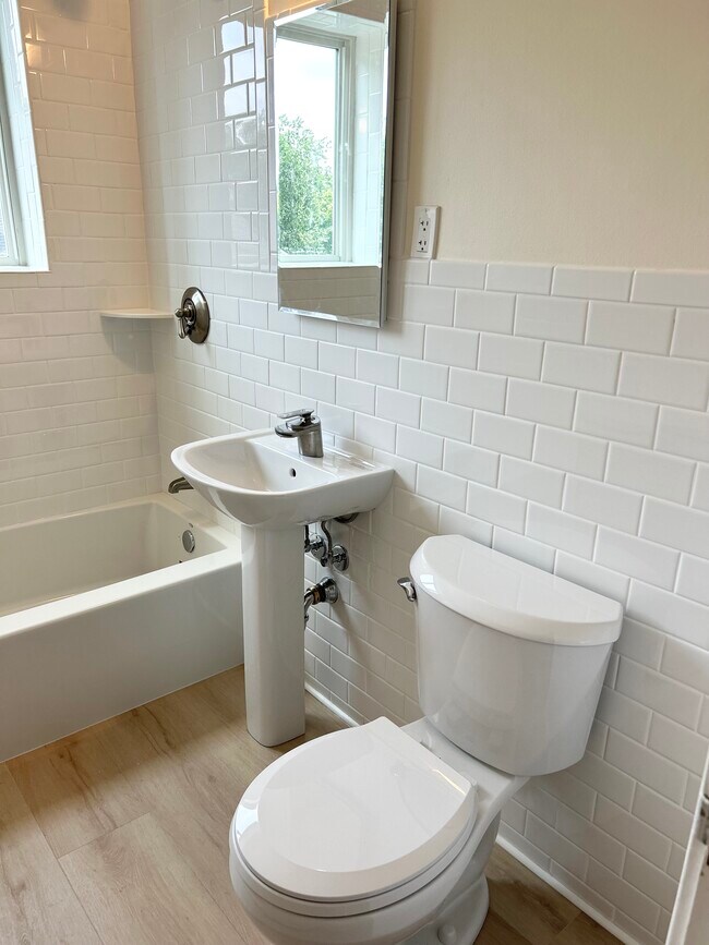 New Bathroom - 125 Pleasant St Unidad 306