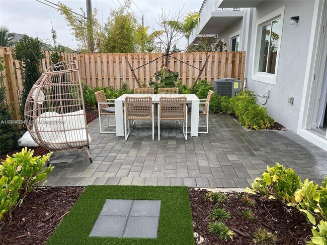 Photo - 655 SE 13th St Cir