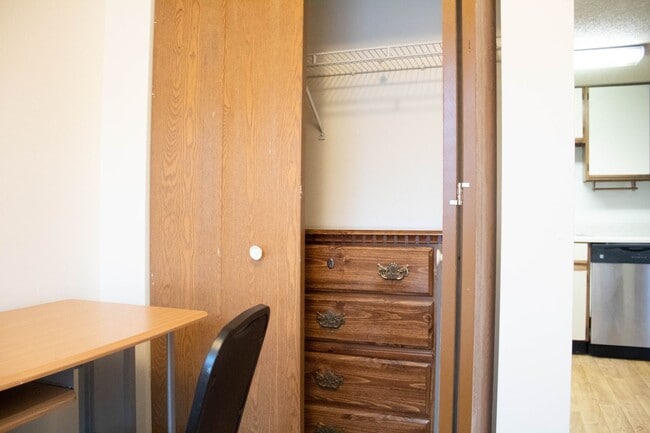 Photo - 907 W Oregon