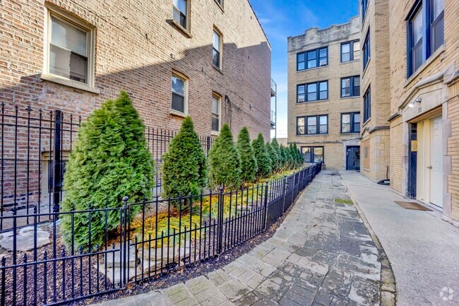 Building Photo - 3153 W Augusta Blvd Unit #1A Rental
