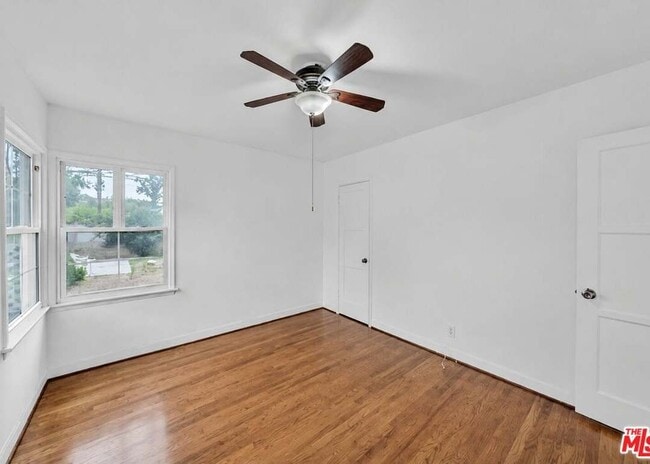 Photo - 6531 Hayvenhurst Ave