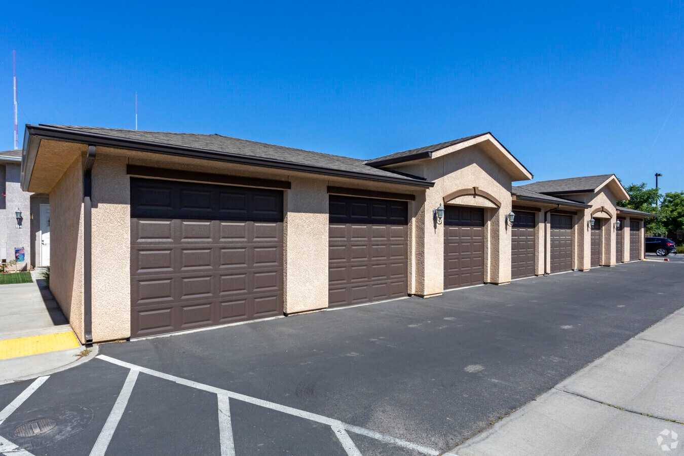 Garages - The Fountains at Alluvial