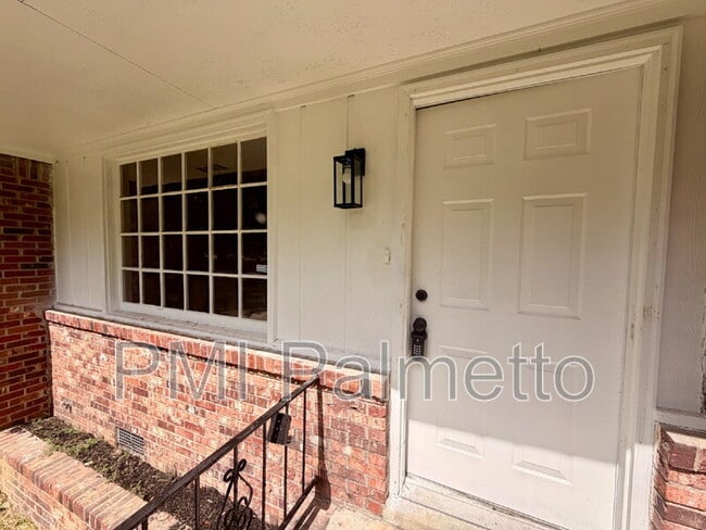 1805 Carousel Cir