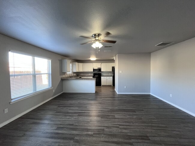 Photo - 3416 Itasca St