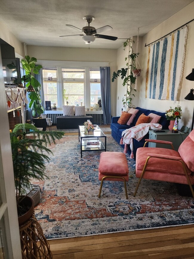 Building Photo - 724 N 19th St Unit 724 N 19th st First floor