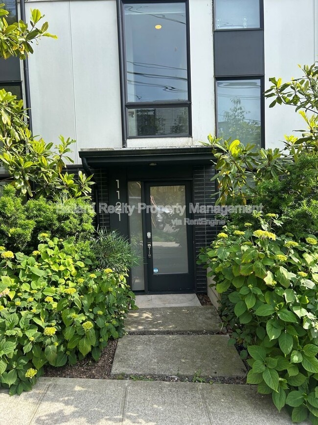 Photo - 1121 E Howell St Townhome