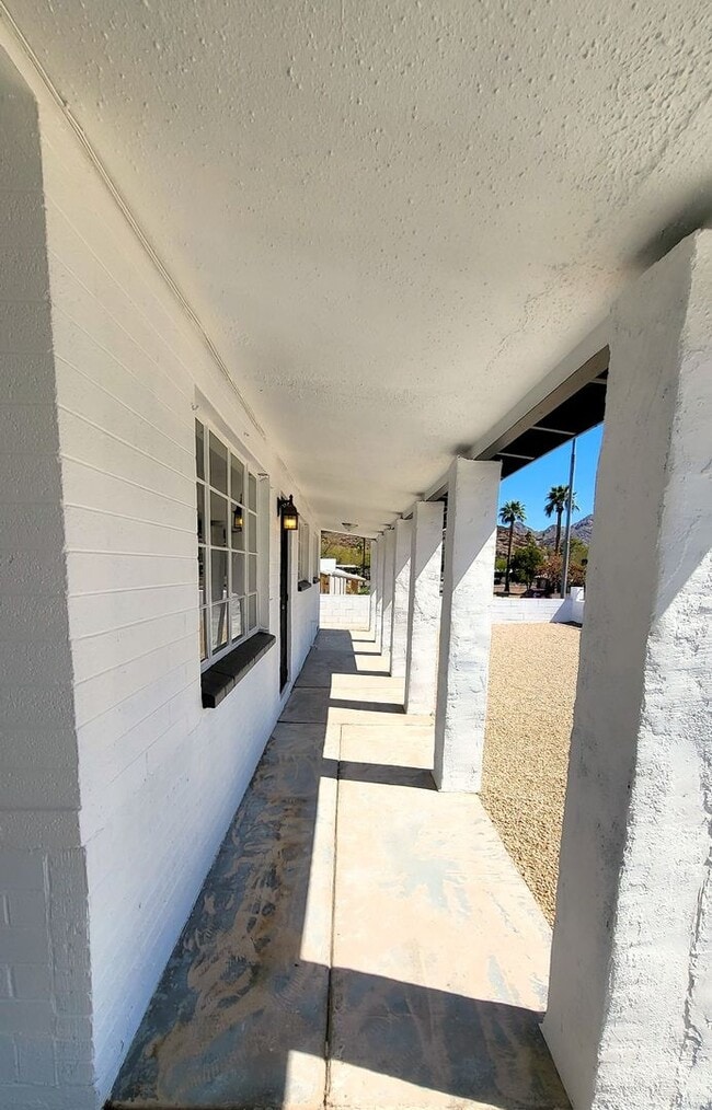 Photo - Fully Remodeled Home in North Phoenix – Mo...