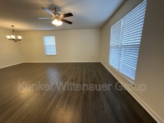 Photo - 701 Tower Grove Dr