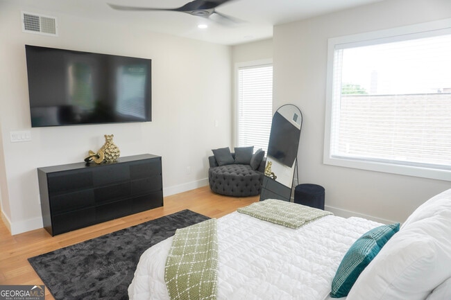 Photo - 68 Boulevard SE