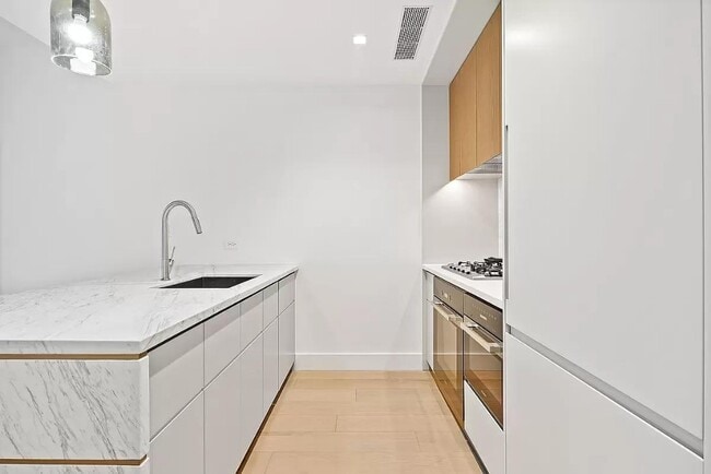 383 Grand St Unit 7k