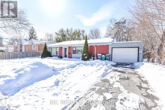 Photo - 69 Centre St N