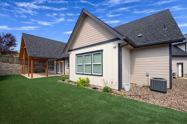 Photo - Elegant and Luxurious Cottage Grove Home