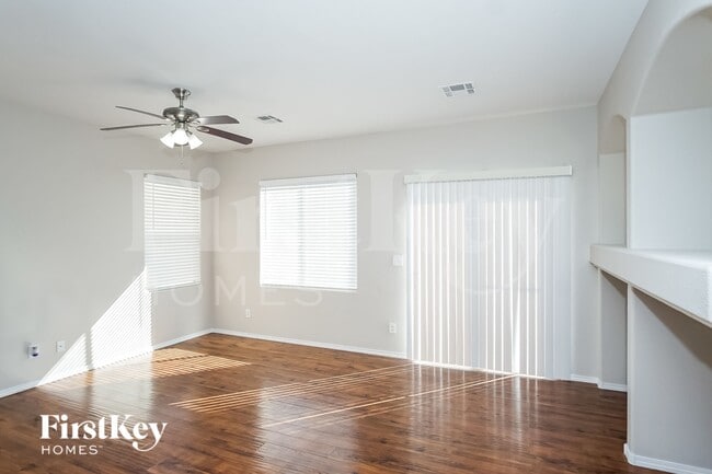 Photo - 7486 Decoro St