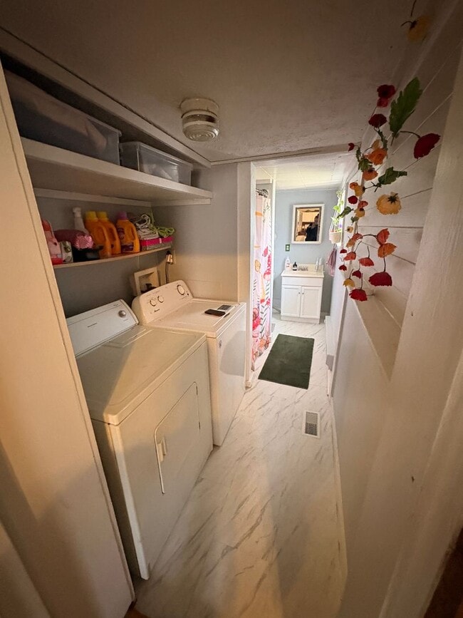 Photo - 462 Whitehall Rd