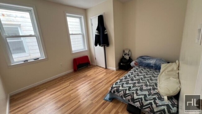 Photo - VERY LARGE AND NATURALLY BRIGHT ROOM FOR ... Unidad 2