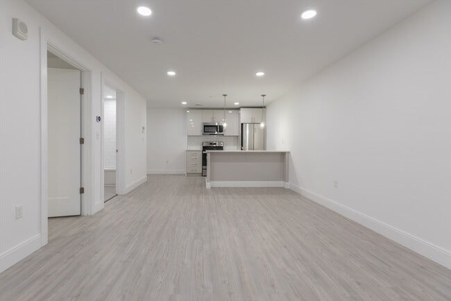 Photo - 42 N Beacon St Unidad 104